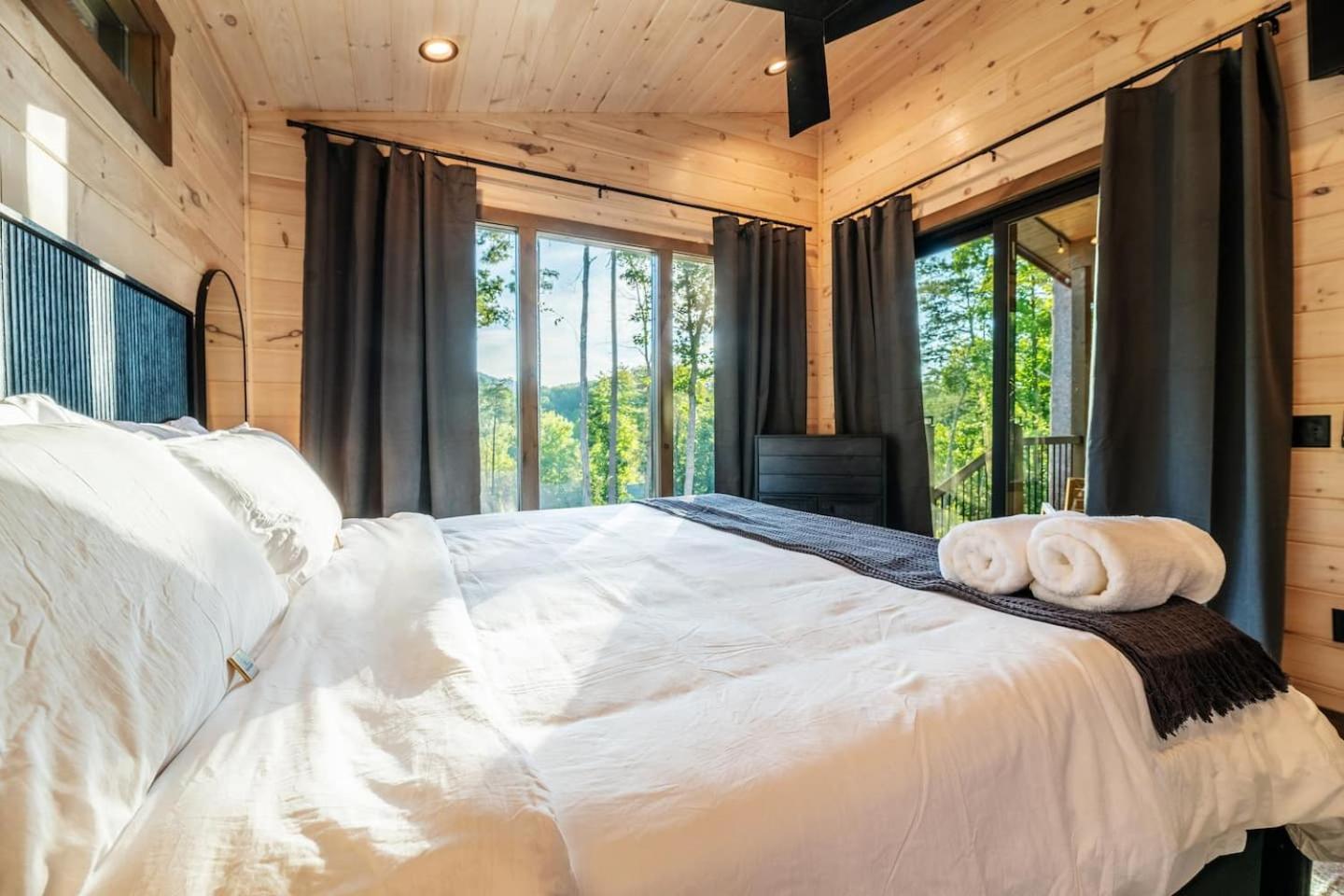 Modern Cabin! Views,hot Tub, Fireplace & Firepit! view 4