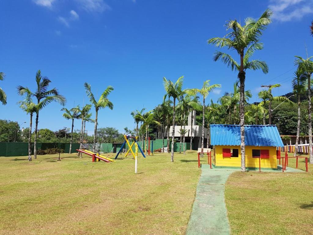 Duplex família em condomínio com área verde e portaria 24horas