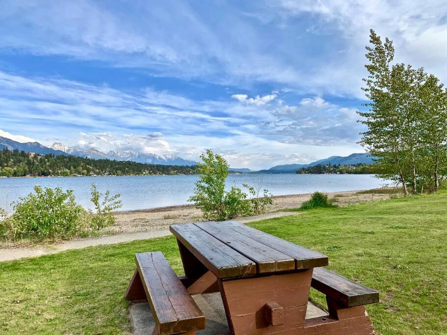 Lake View From Every Window!