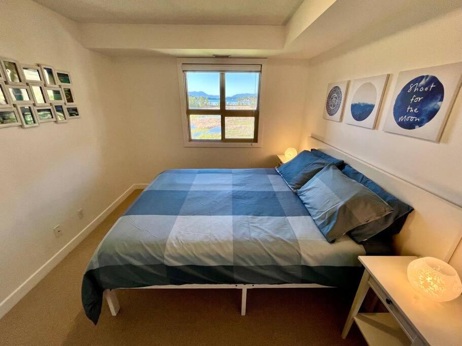 Lake View From Every Window!