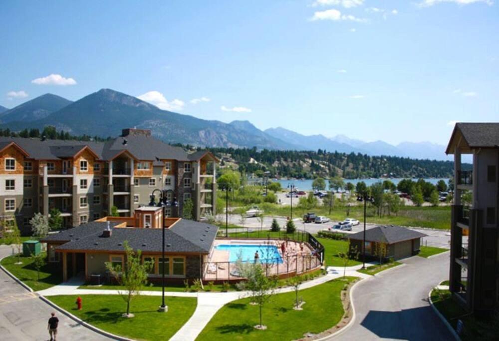 Lake View From Every Window!