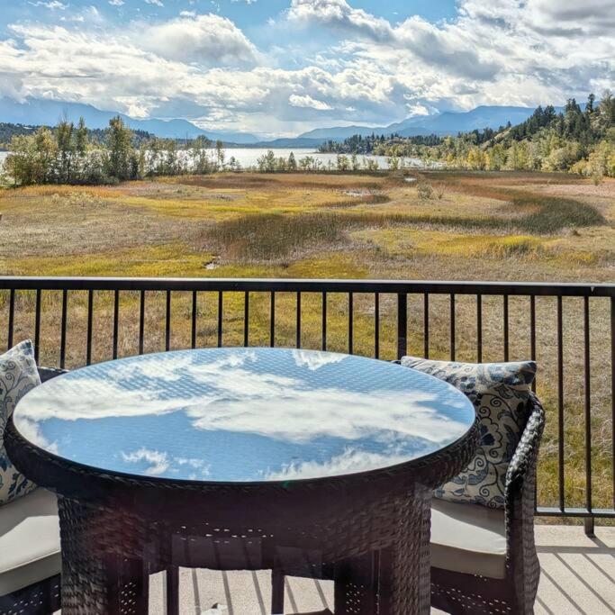 Lake View From Every Window!