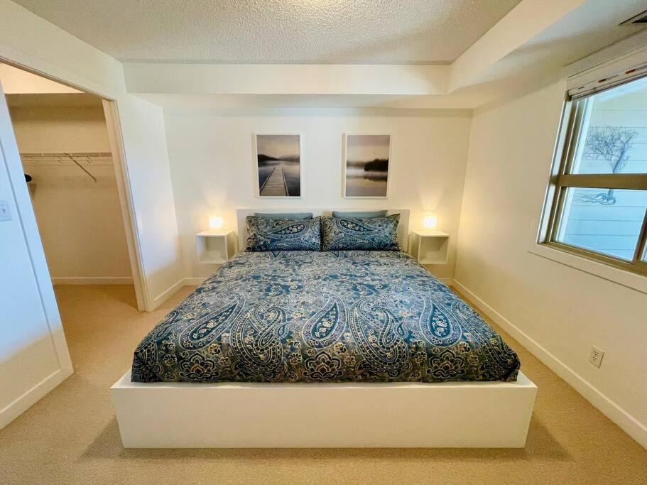 Lake View From Every Window!