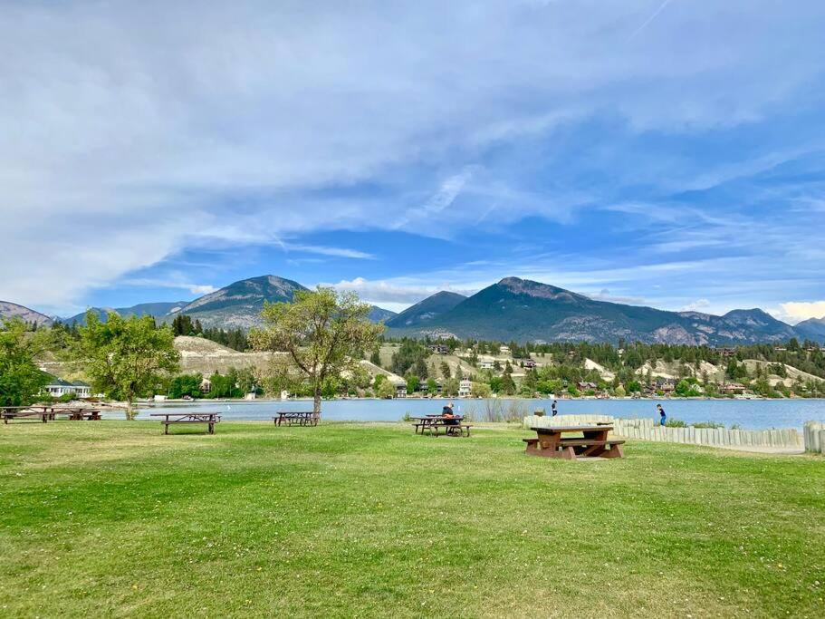 Lake View From Every Window!