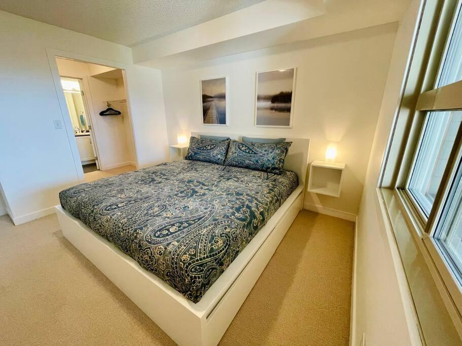 Lake View From Every Window!