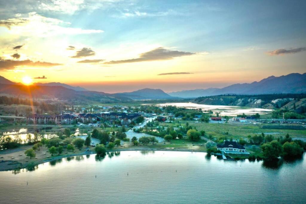 Lake View From Every Window!