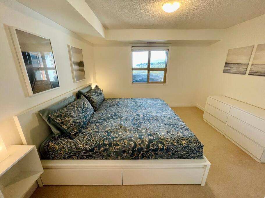 Lake View From Every Window!