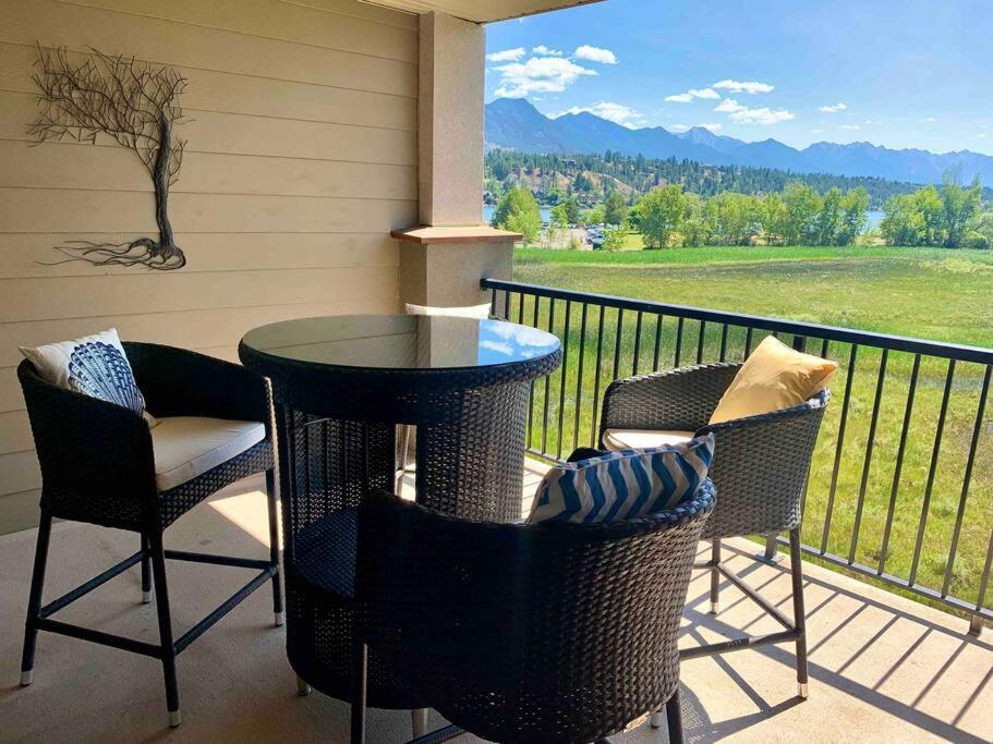 Lake View From Every Window!