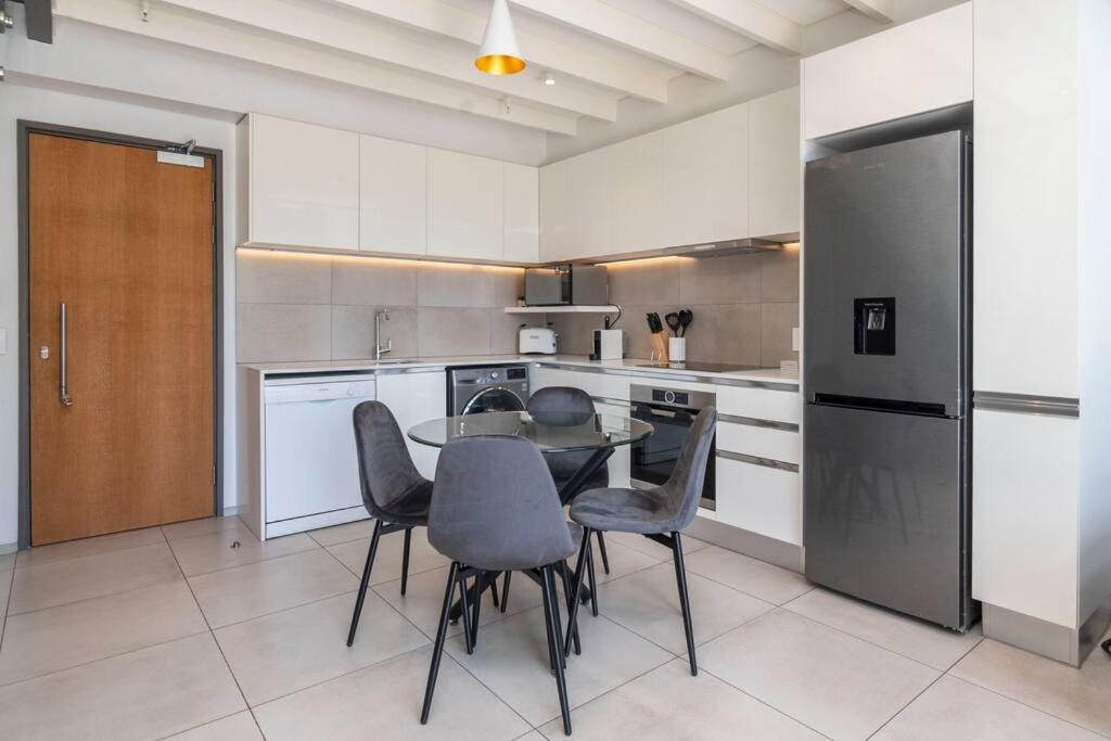 Luxury Loft Living - Elegant 1-Bed view 3