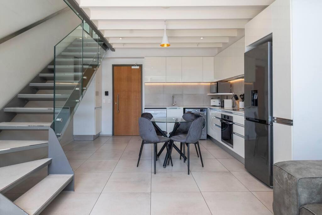 Luxury Loft Living - Elegant 1-Bed view 4