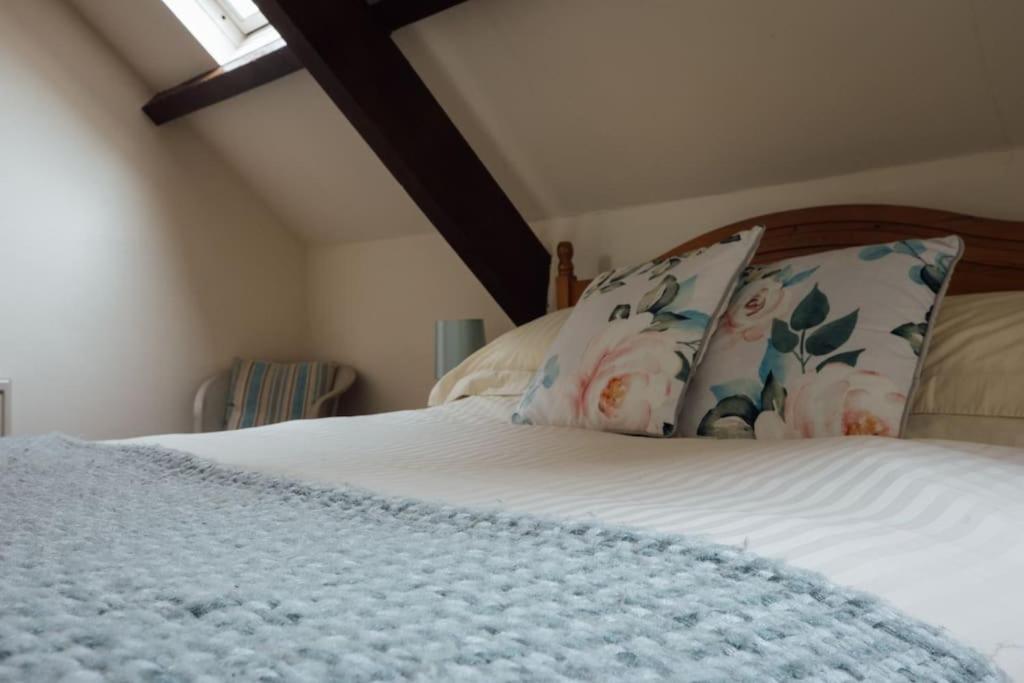 Beech Cottage - Spacious Cottage with Pool Near Coastal Trails view 2