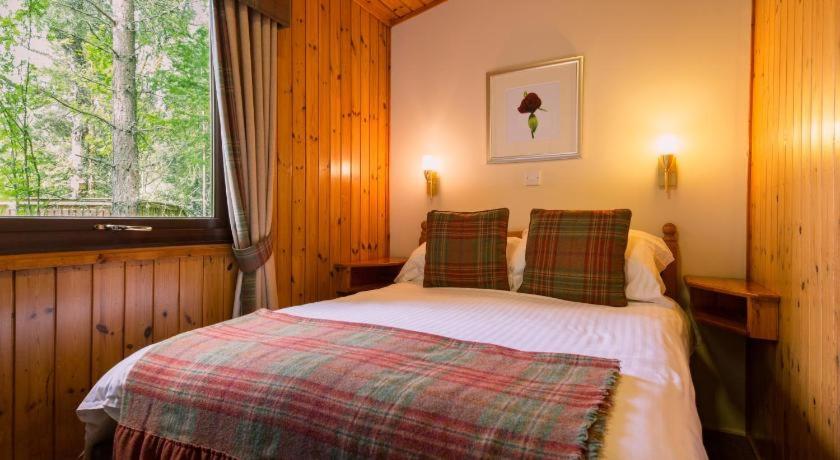 Lakefront Lodge