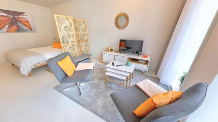 Contemporary Cosy Central Studio in Nyon - RM8