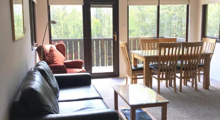 Lakefront Lodge