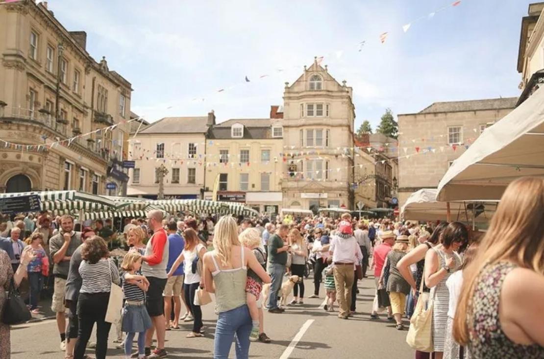 Charming Cottage in the Heart of Frome with parking