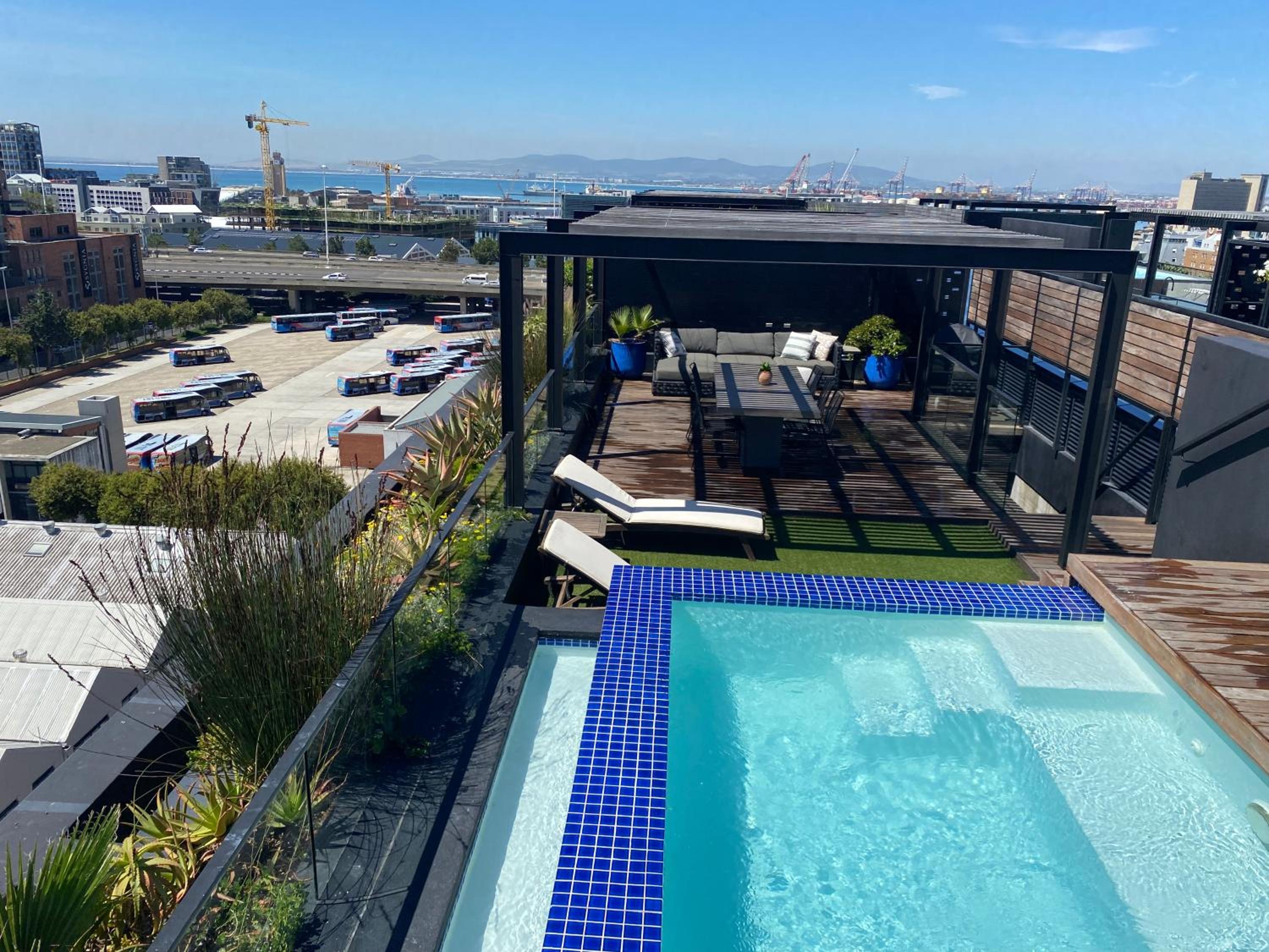 Penthouse with Private Pool Cape Town view 4