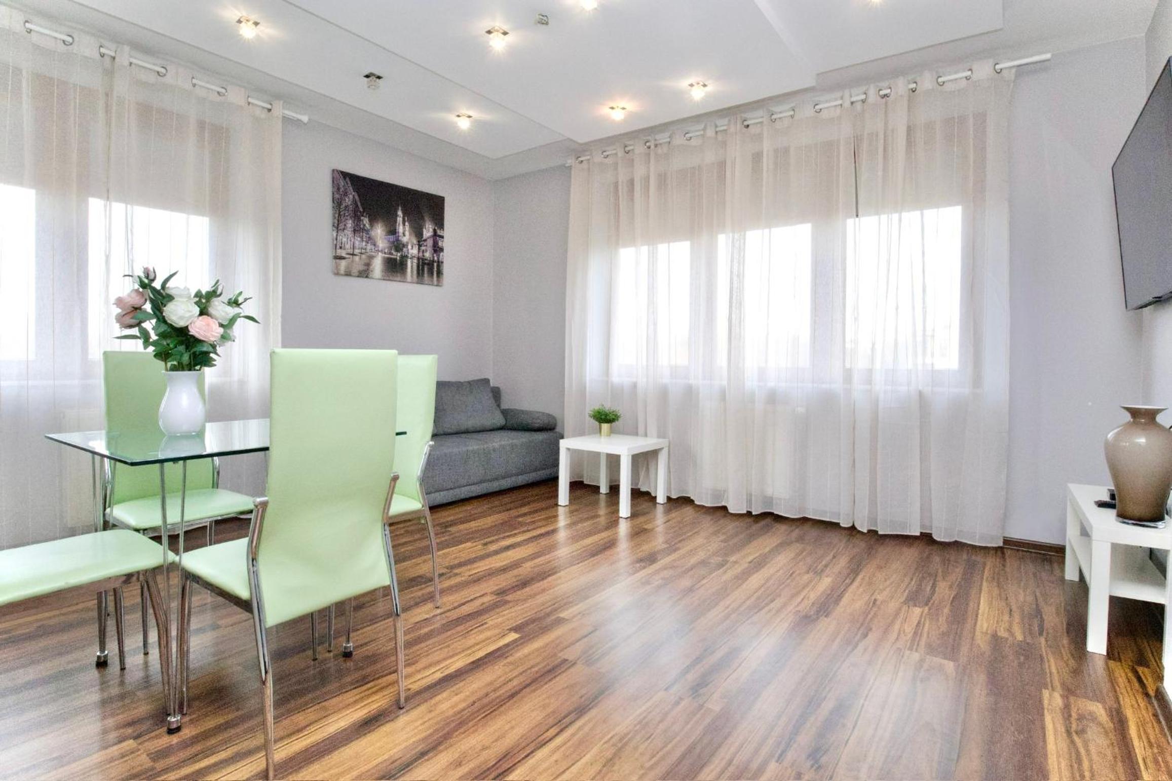 Rodzinny apartament dla sześciu osób z parkingiem prywatnym
