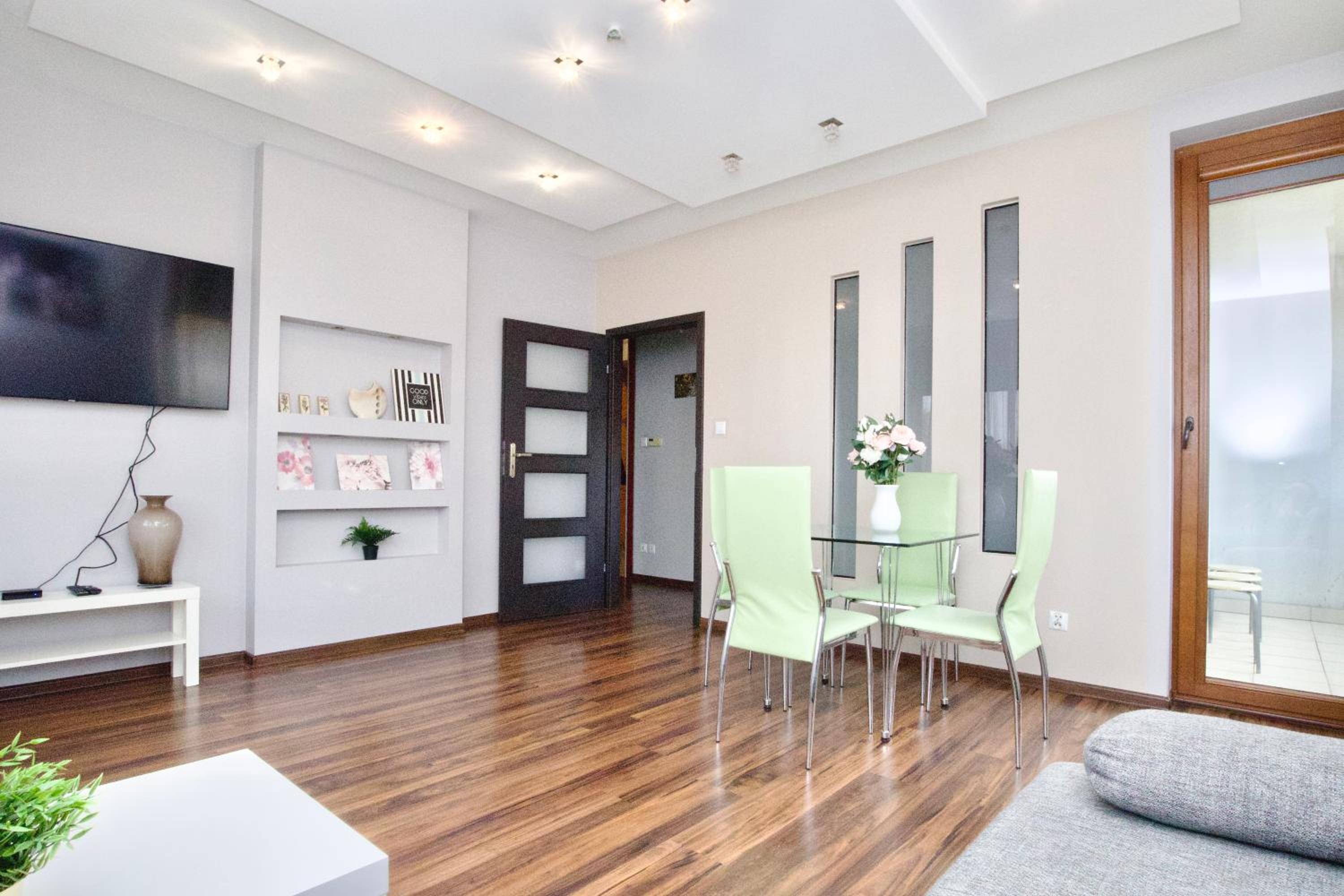 Rodzinny apartament dla sześciu osób z parkingiem prywatnym