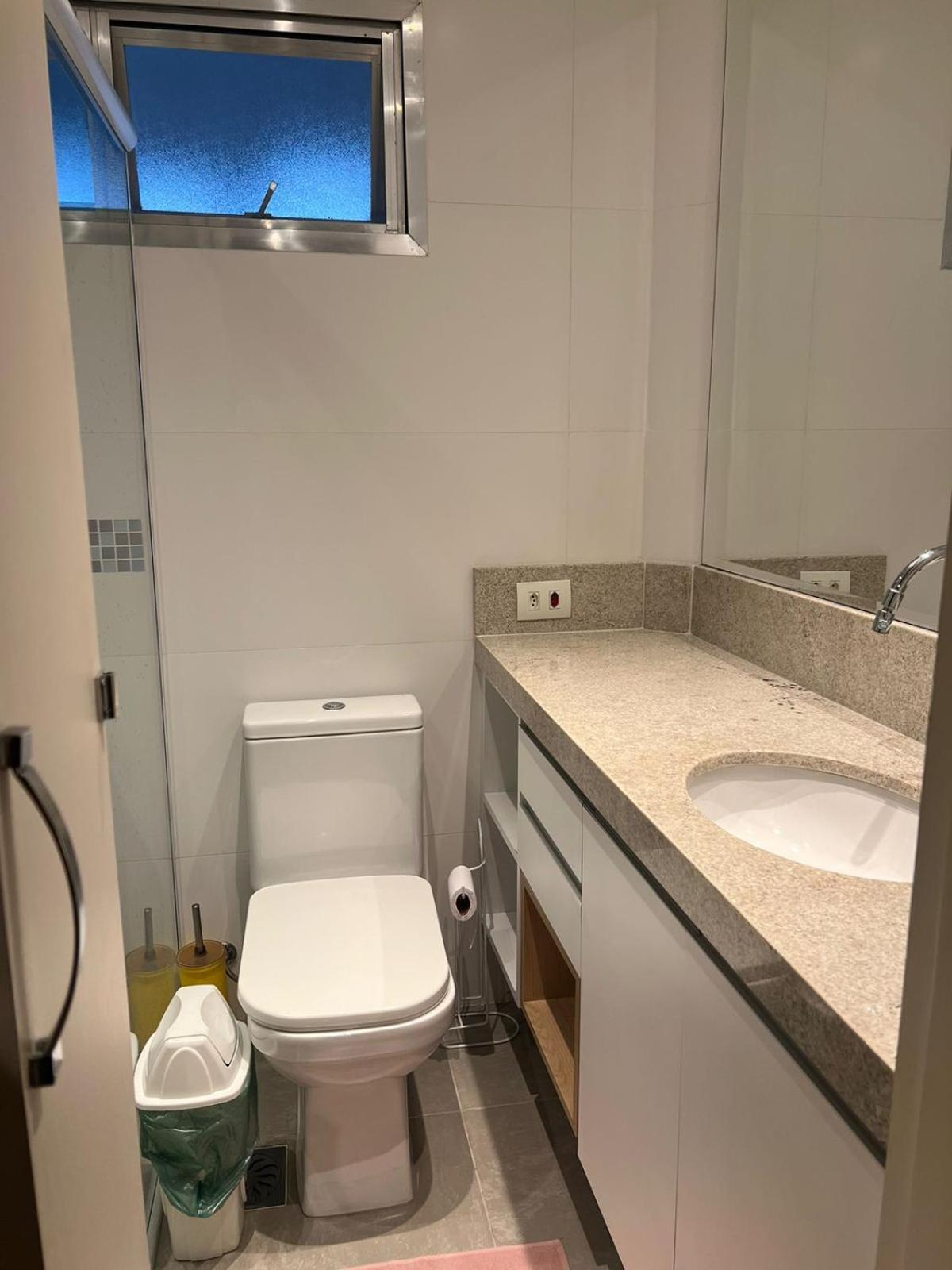 Apartamento para família com dois banheiros cama Triliche , Colchão novo 2 sofás cama tem WI FI, quintal, cozinha completa, TV, 2 ar condicionados NOTA BAI