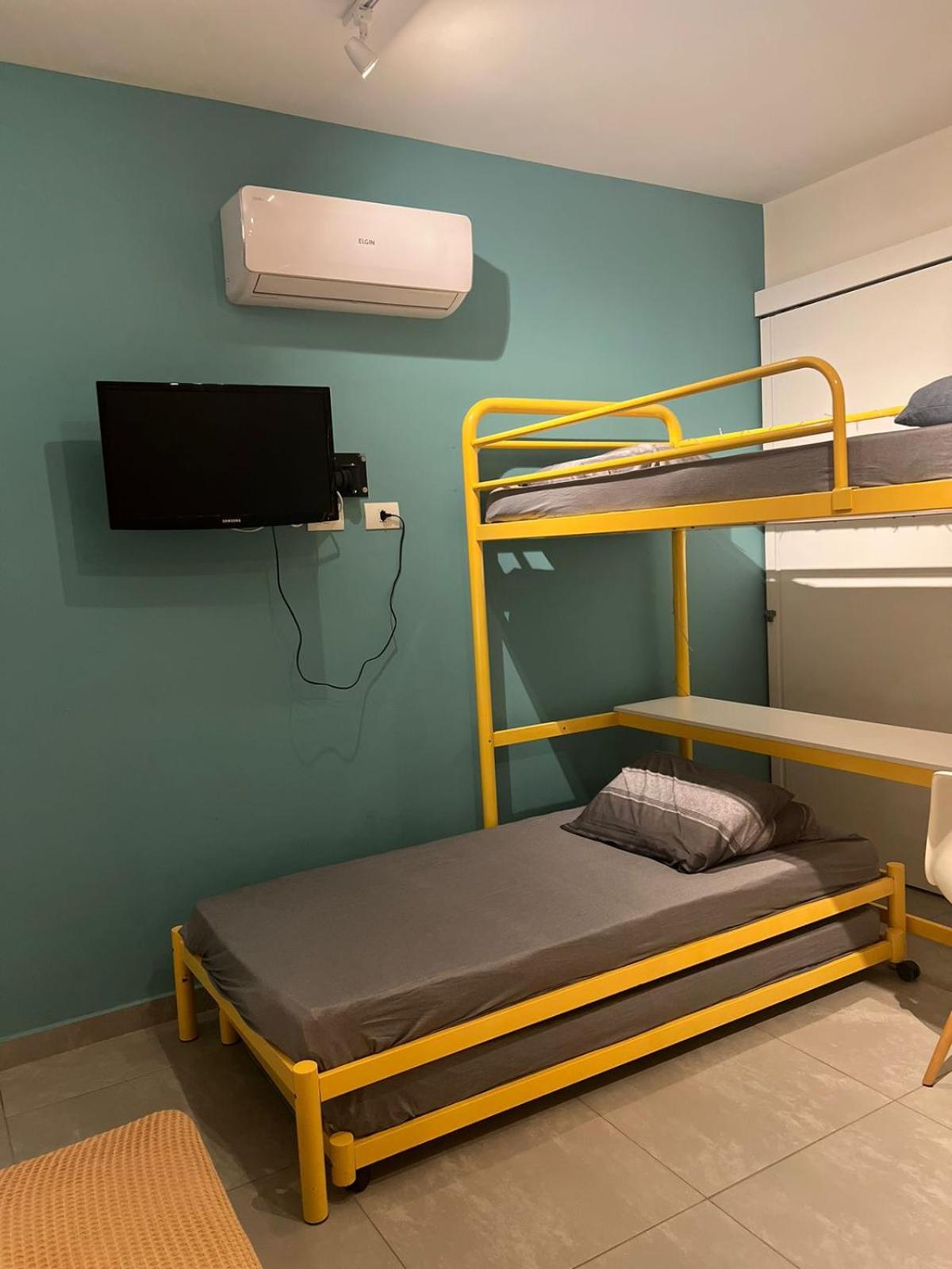 Apartamento para família com dois banheiros cama Triliche , Colchão novo 2 sofás cama tem WI FI, quintal, cozinha completa, TV, 2 ar condicionados NOTA BAI