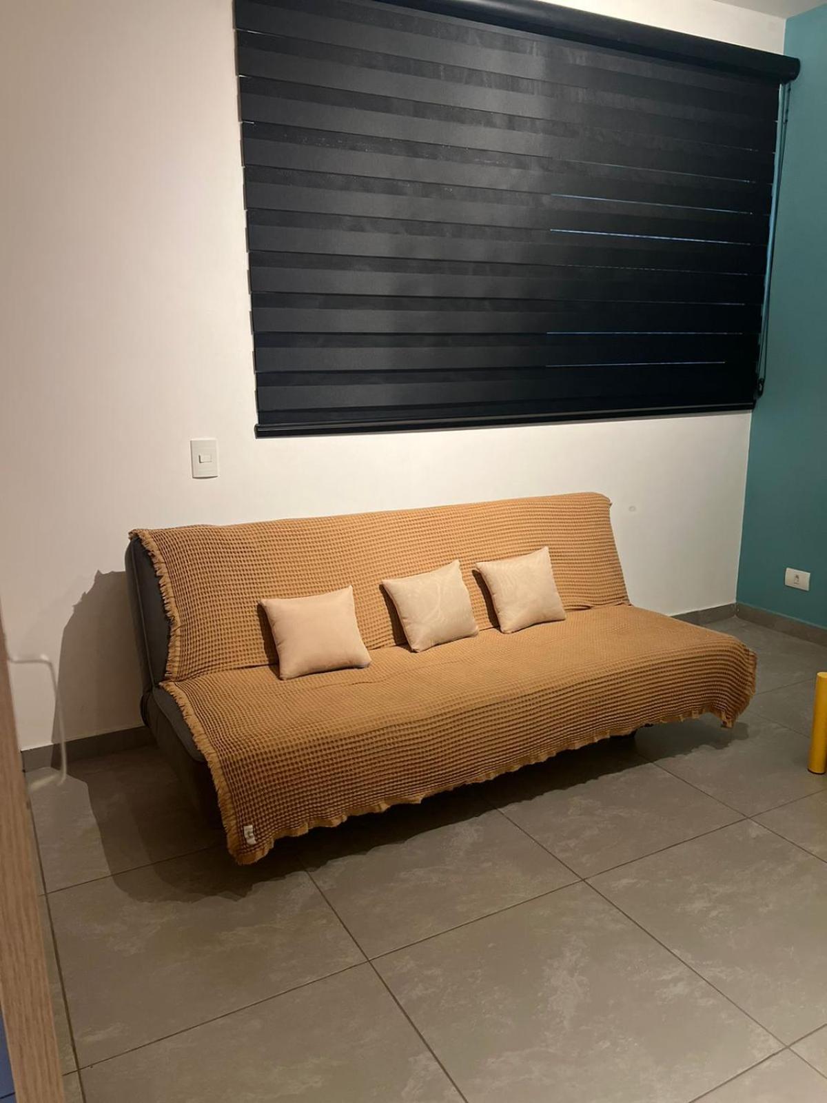 Apartamento para família com dois banheiros cama Triliche , Colchão novo 2 sofás cama tem WI FI, quintal, cozinha completa, TV, 2 ar condicionados NOTA BAI