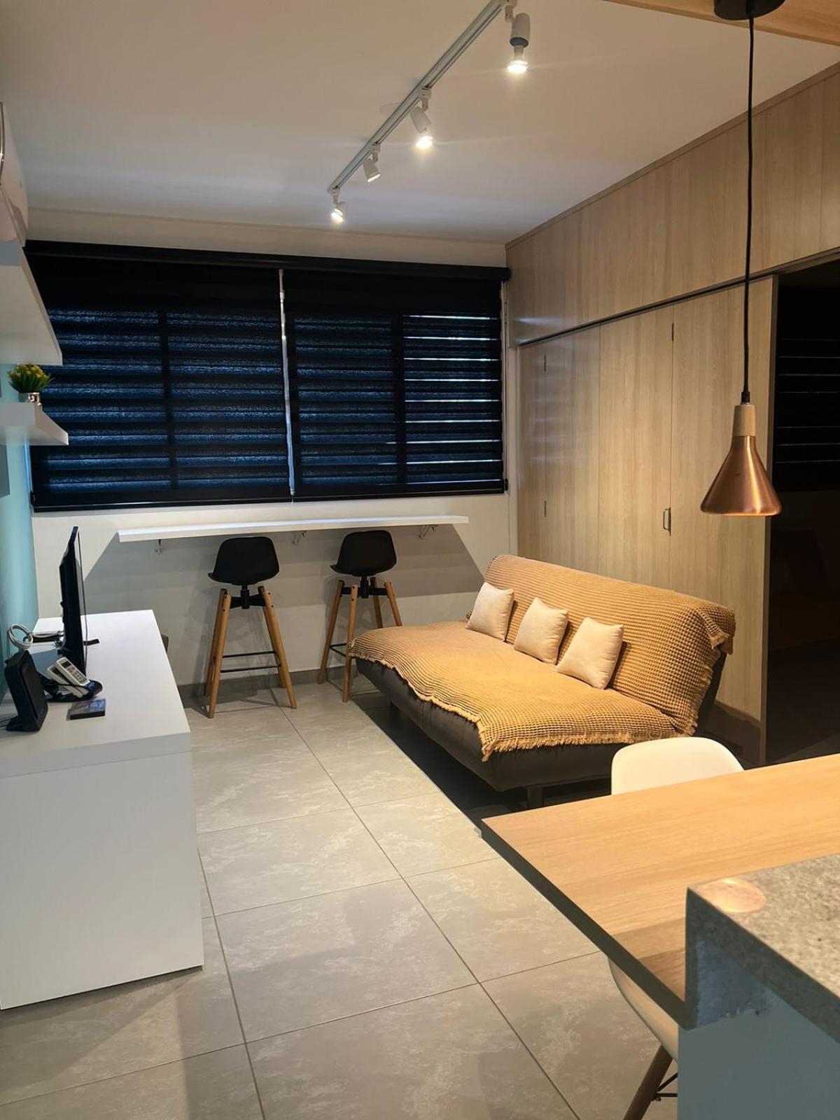 Apartamento para família com dois banheiros cama Triliche , Colchão novo 2 sofás cama tem WI FI, quintal, cozinha completa, TV, 2 ar condicionados NOTA BAI