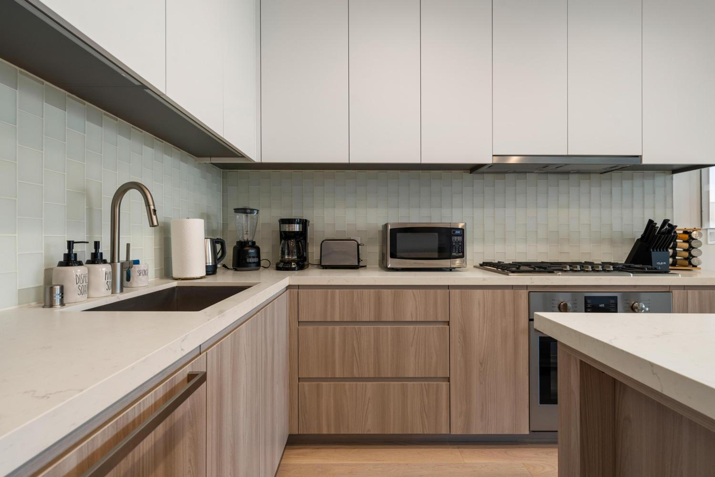 The Sapphire Nest - Spectacular Rooftop Amenities Ocean views 2BR