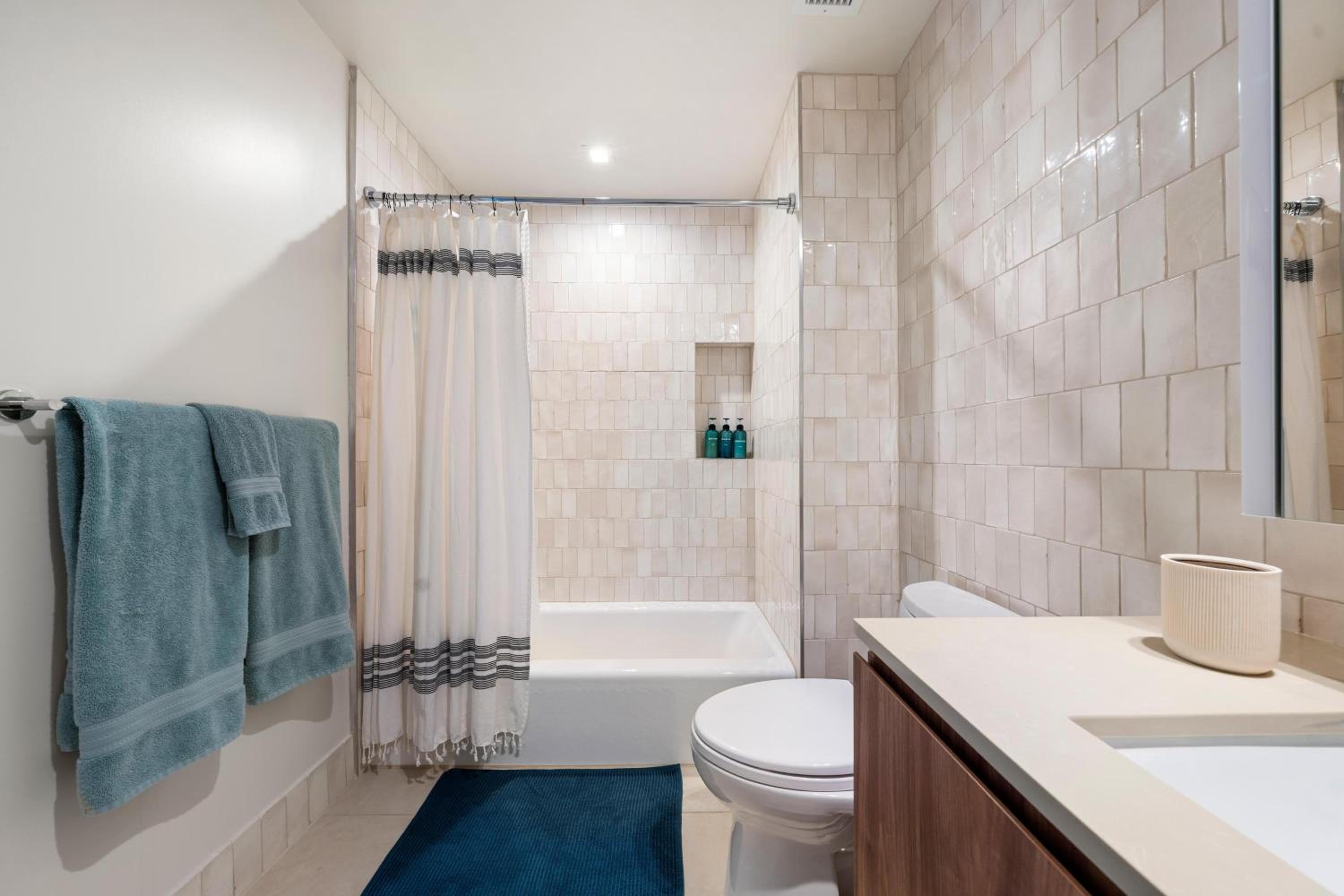 The Sapphire Nest - Spectacular Rooftop Amenities Ocean views 2BR