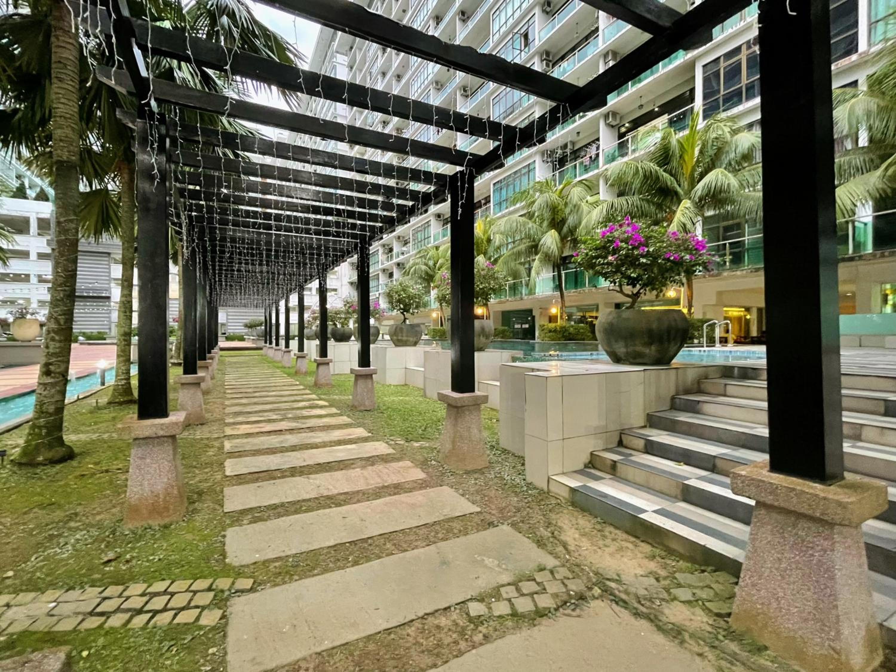 Couple Studio at Mount Austin Near Toppen Ikea Aeon
