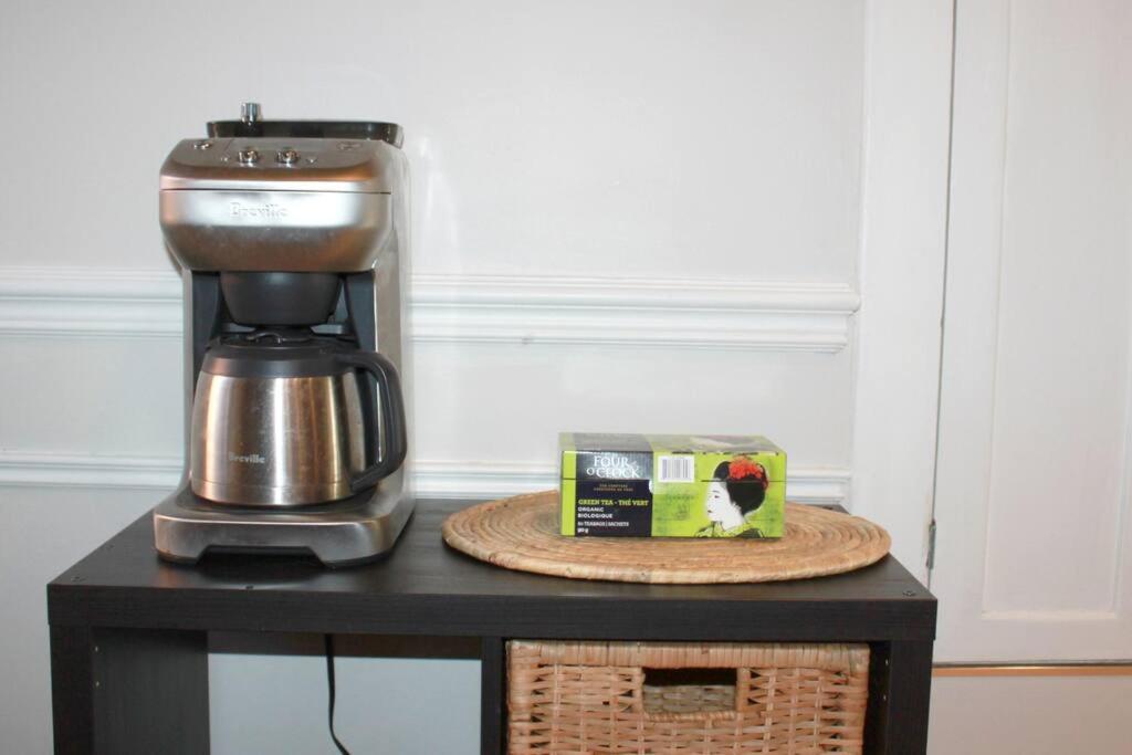 Spacious APT Little Italy, 1 king BR, 3beds, yard