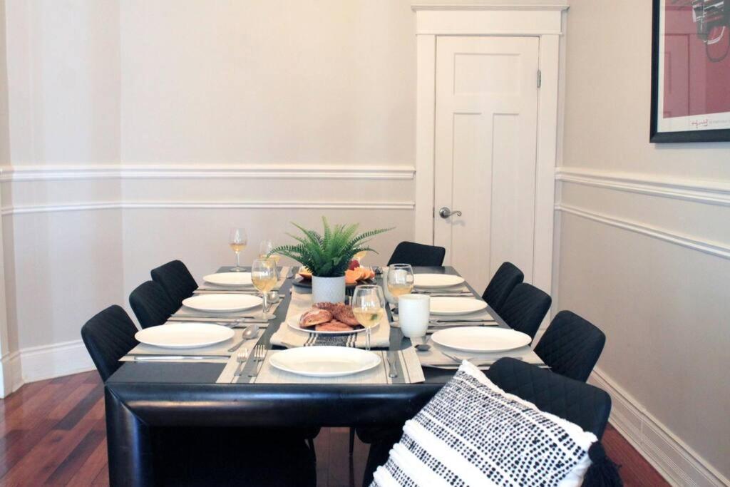 Spacious APT Little Italy, 1 king BR, 3beds, yard