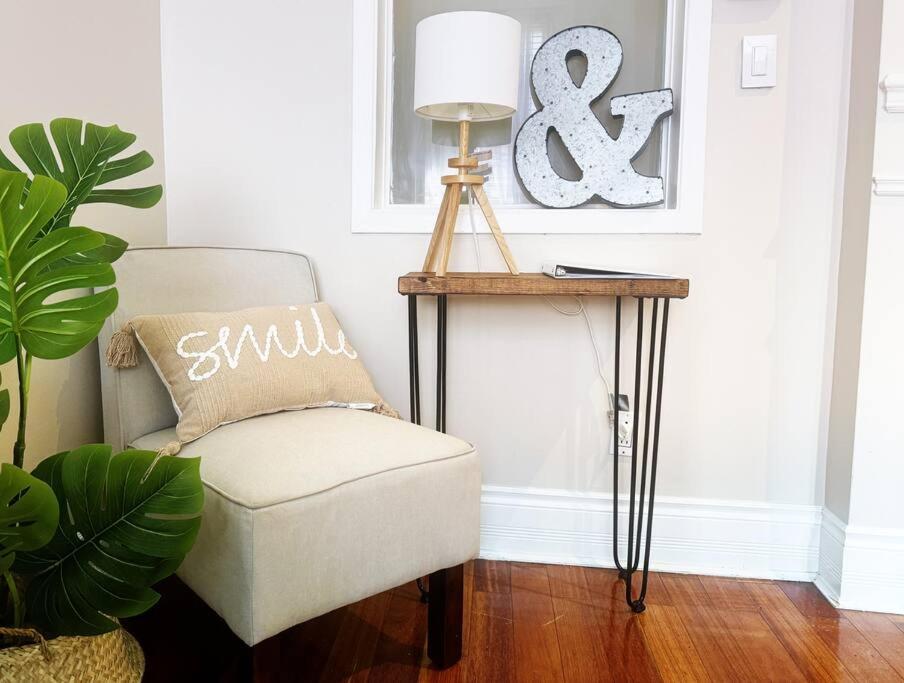 Spacious APT Little Italy, 1 king BR, 3beds, yard