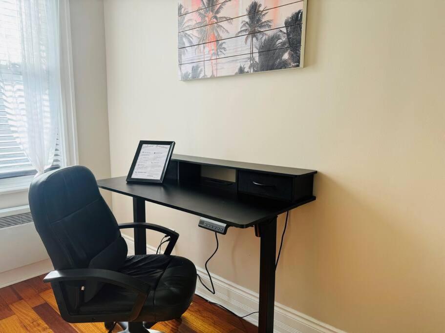 Spacious APT Little Italy, 1 king BR, 3beds, yard