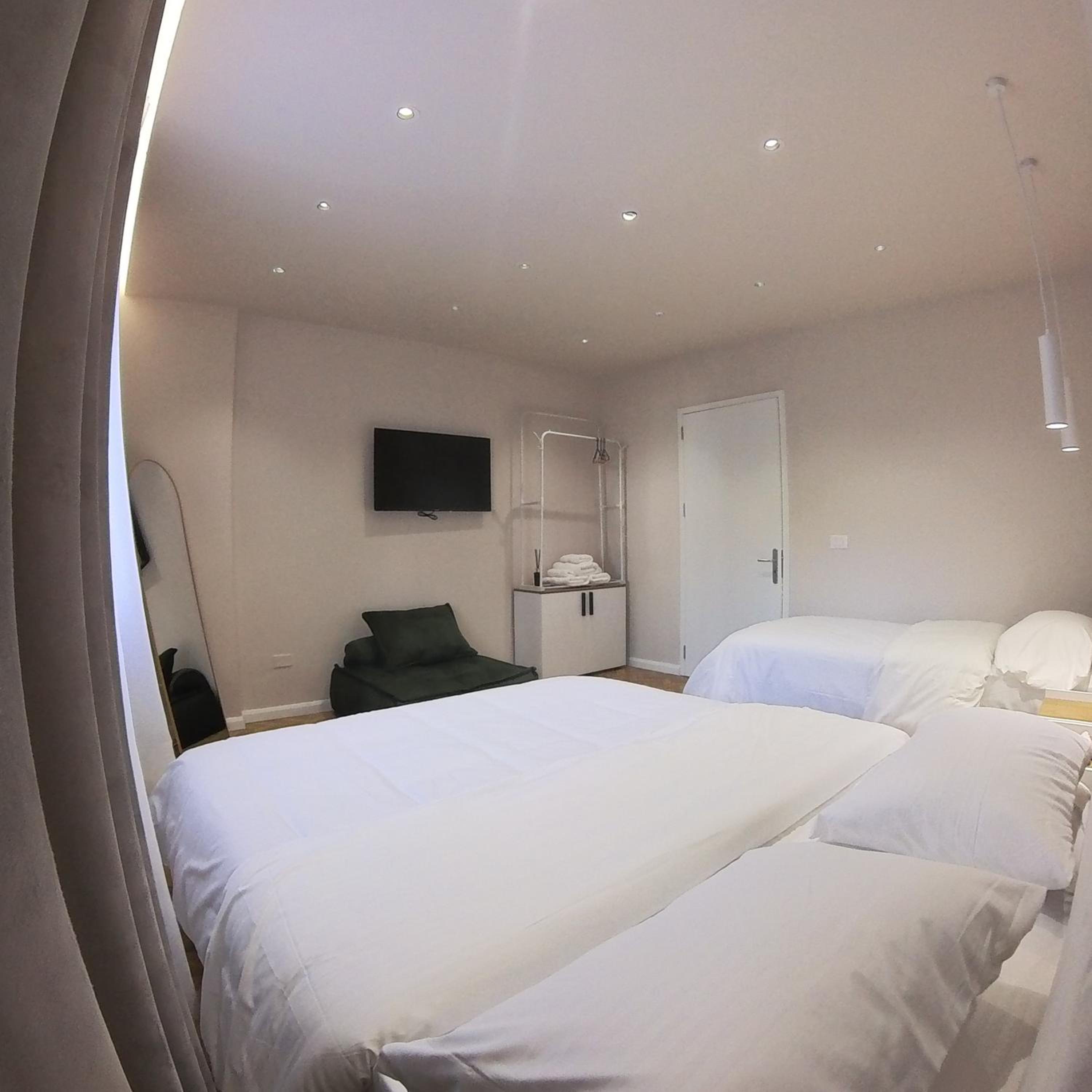 Serenitas Apartments & Hostel