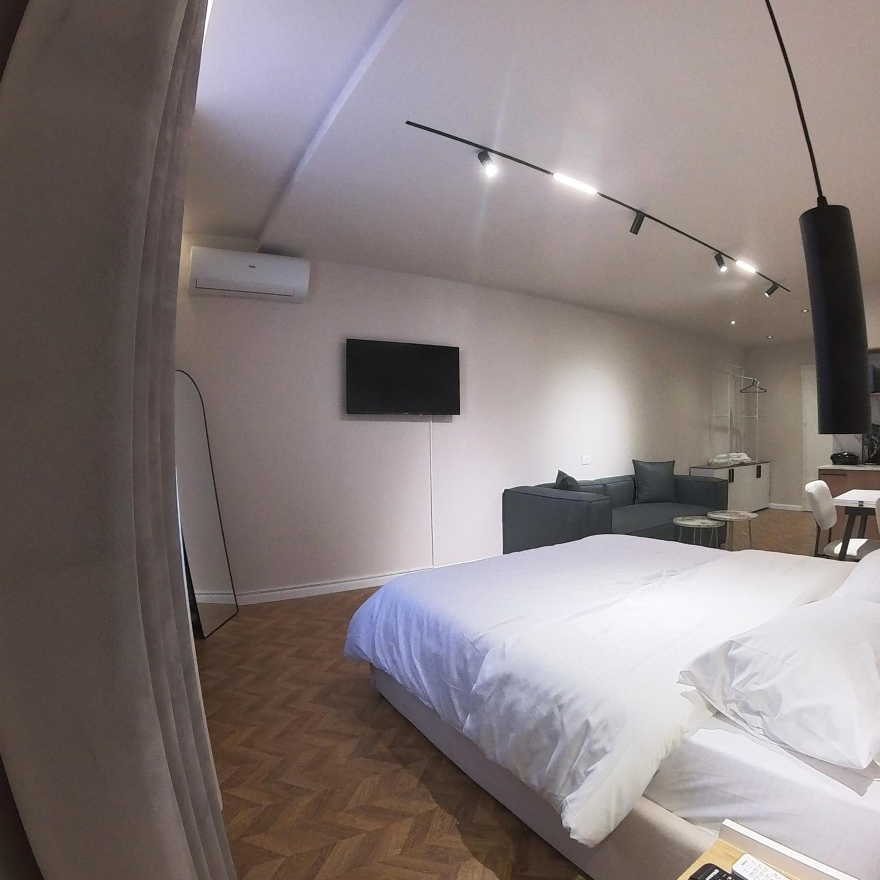 Serenitas Apartments & Hostel