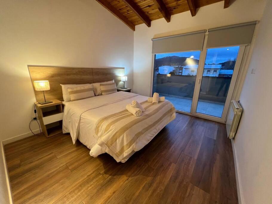 Moderno Departamento con vista al lago y montañas