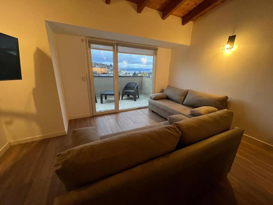Moderno Departamento con vista al lago y montañas