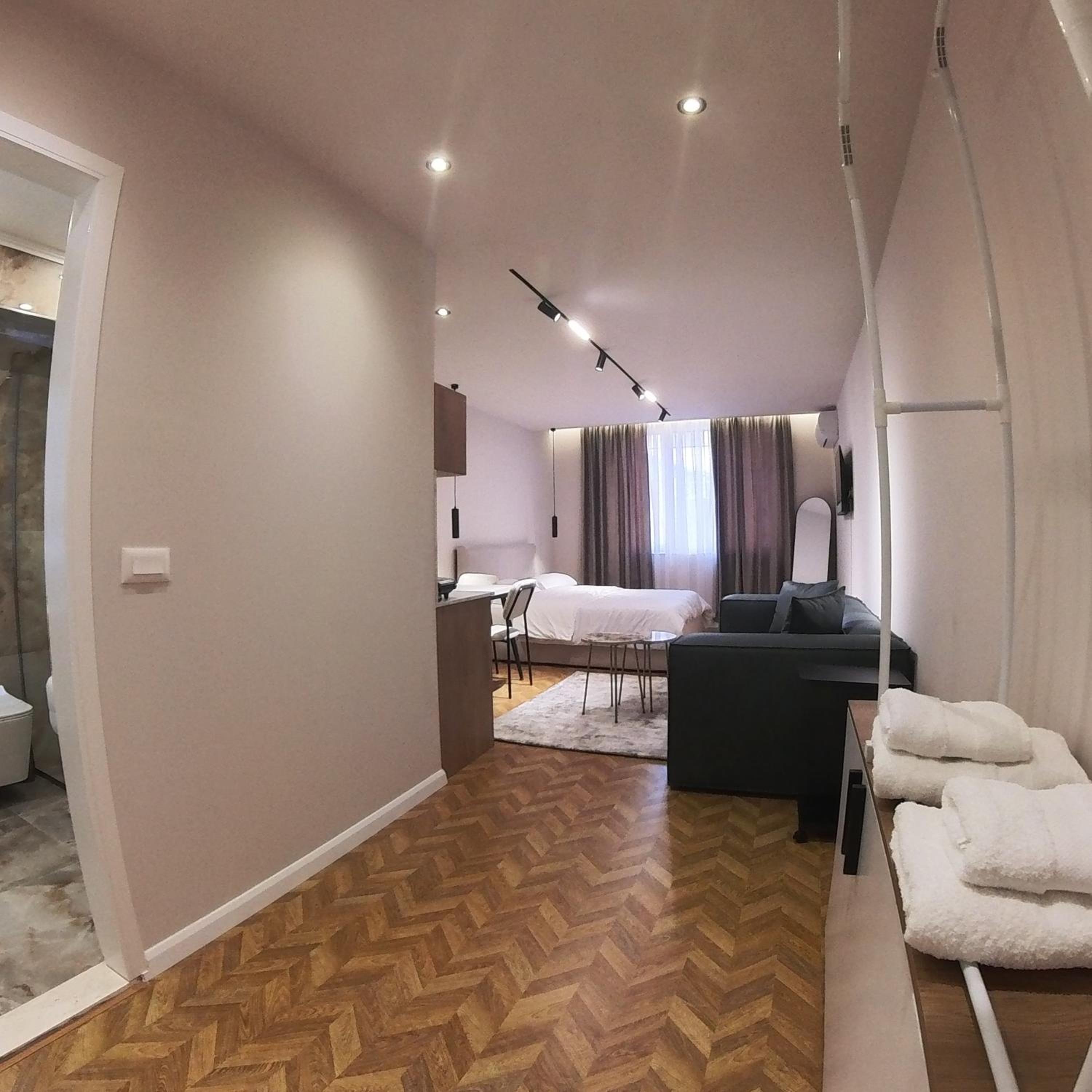 Serenitas Apartments & Hostel