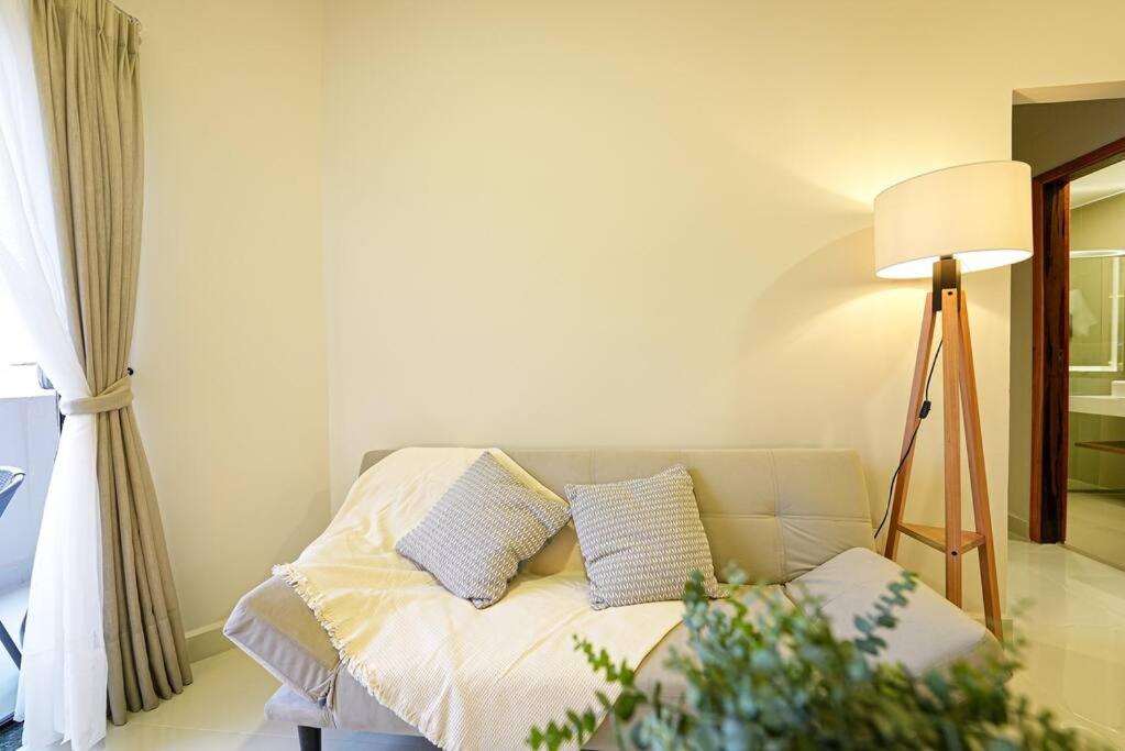 Urban Suite with Style and Views