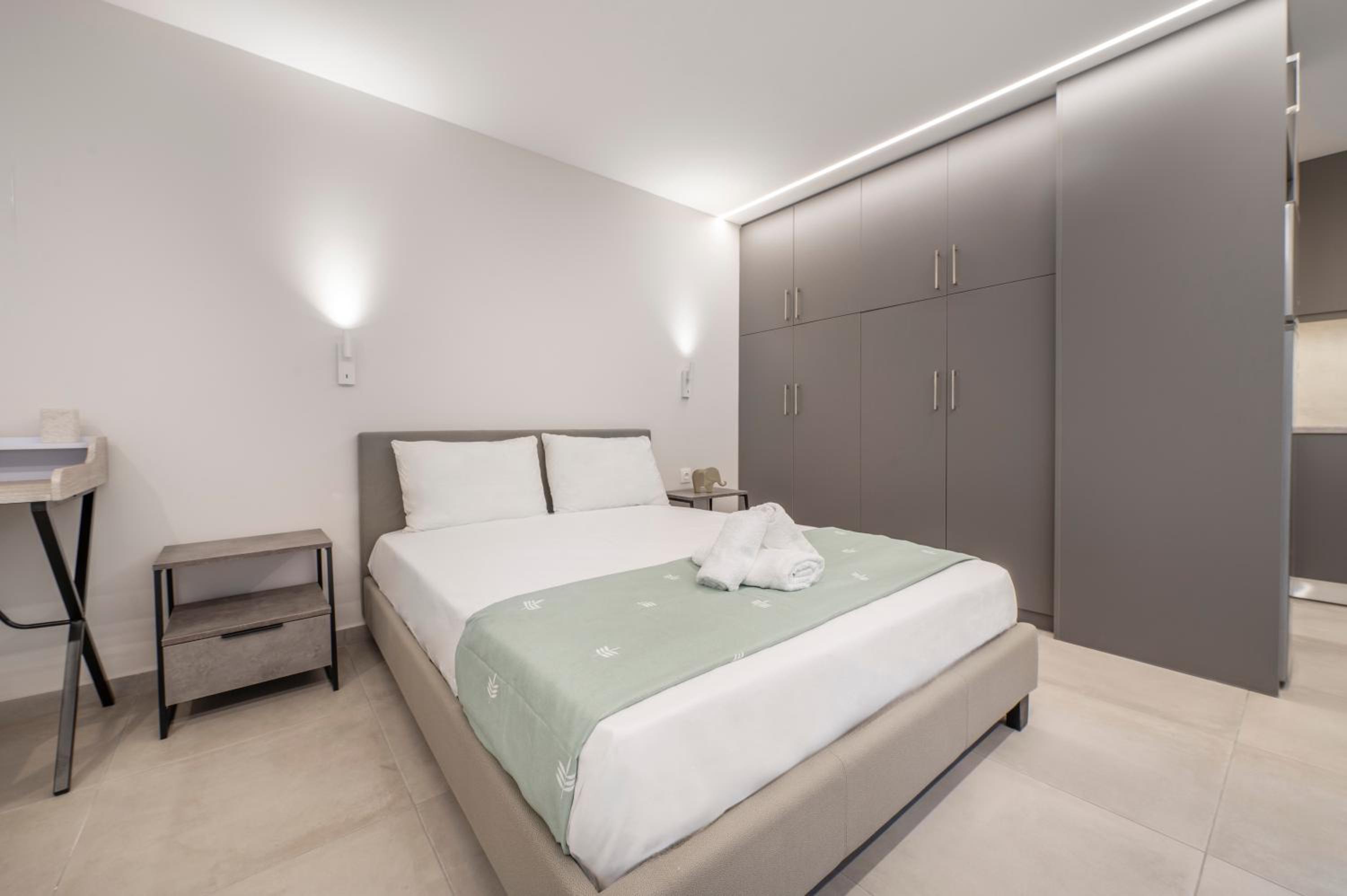 Oculus Kolonos Suites by Live&Travel
