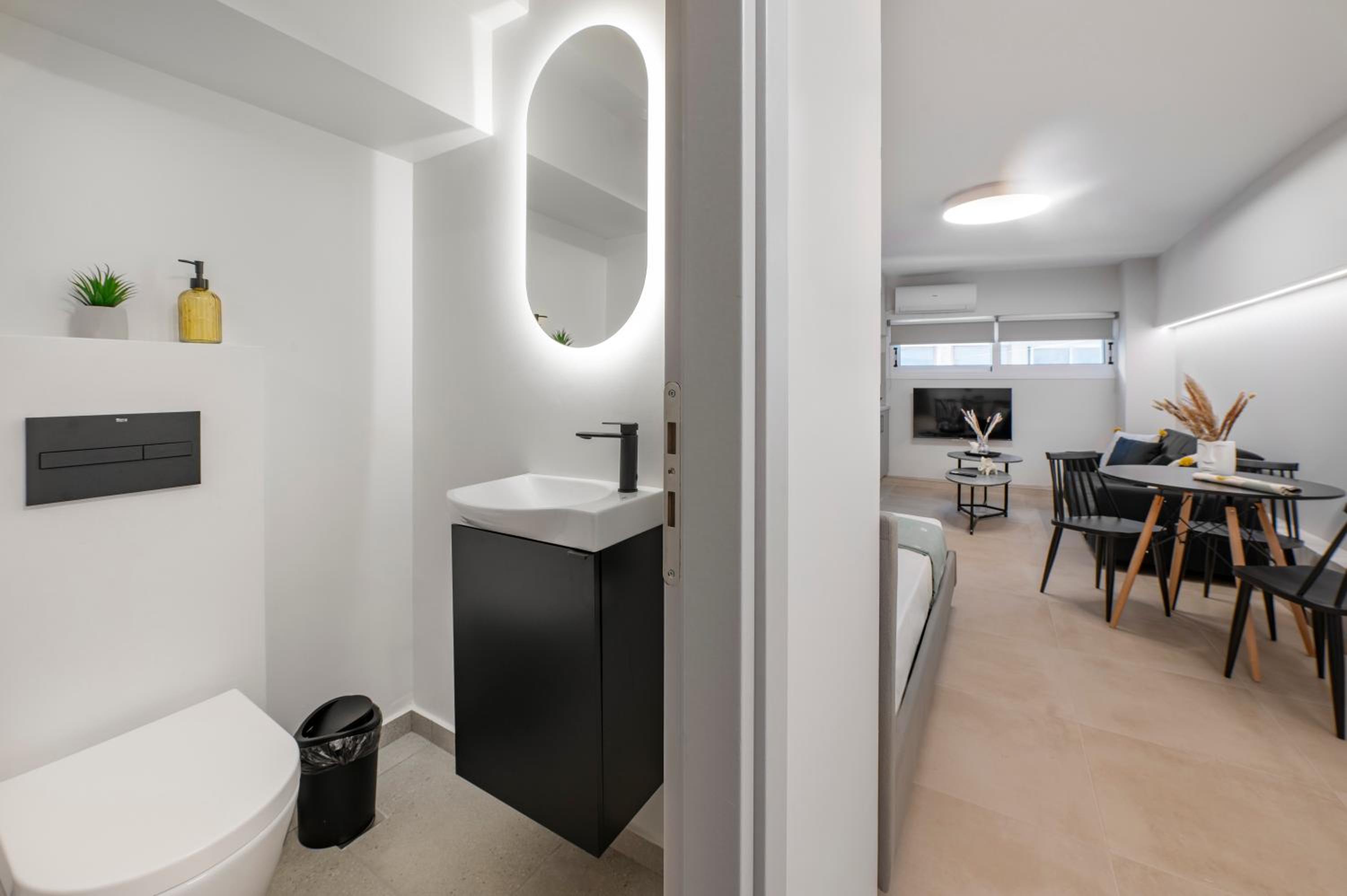 Oculus Kolonos Suites by Live&Travel