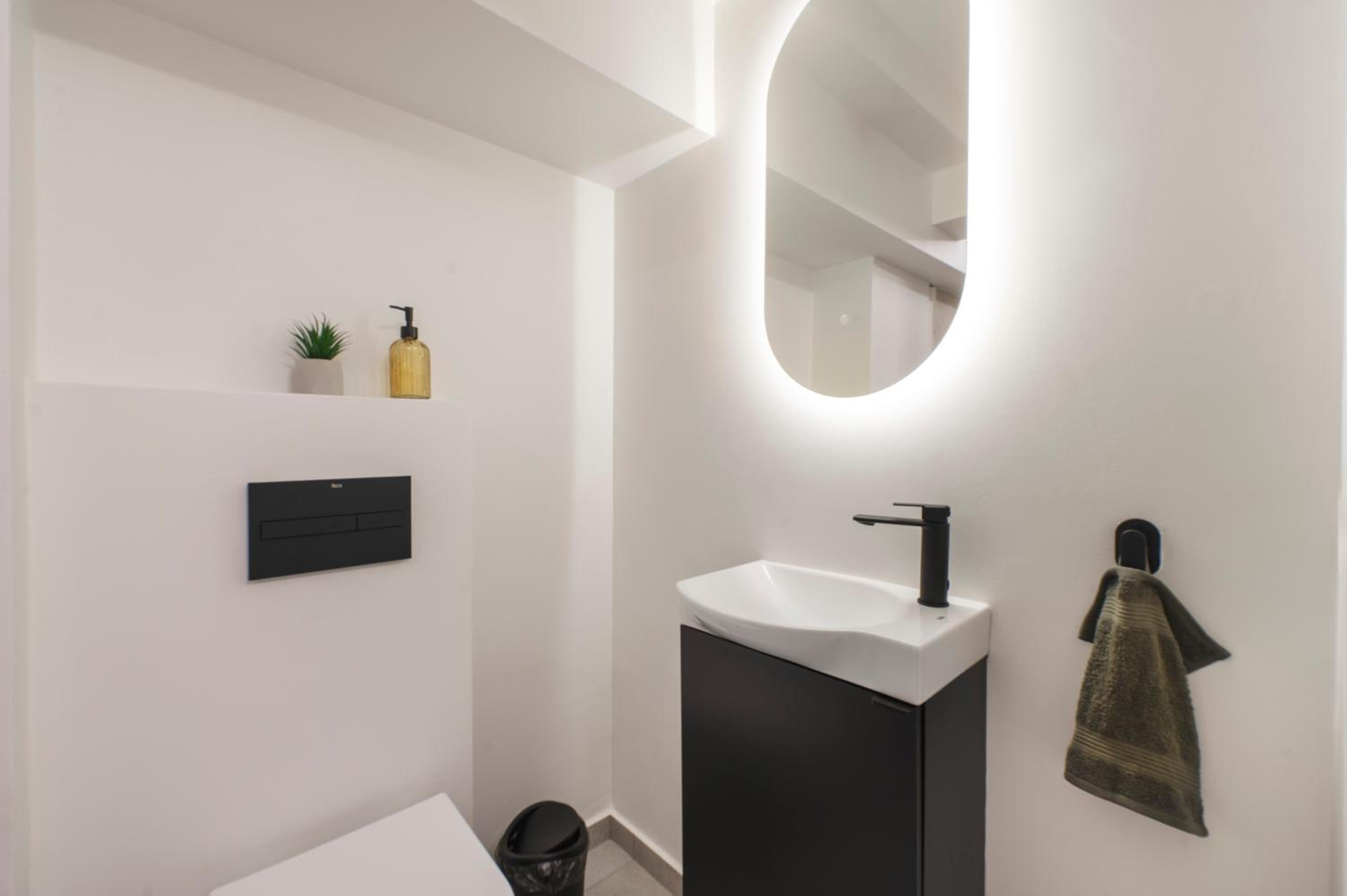 Oculus Kolonos Suites by Live&Travel