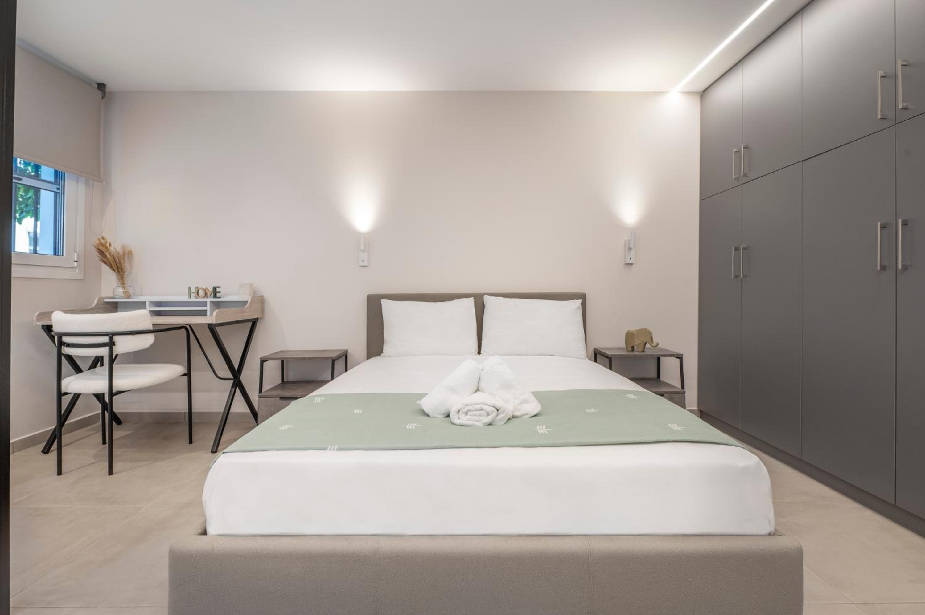 Oculus Kolonos Suites by Live&Travel
