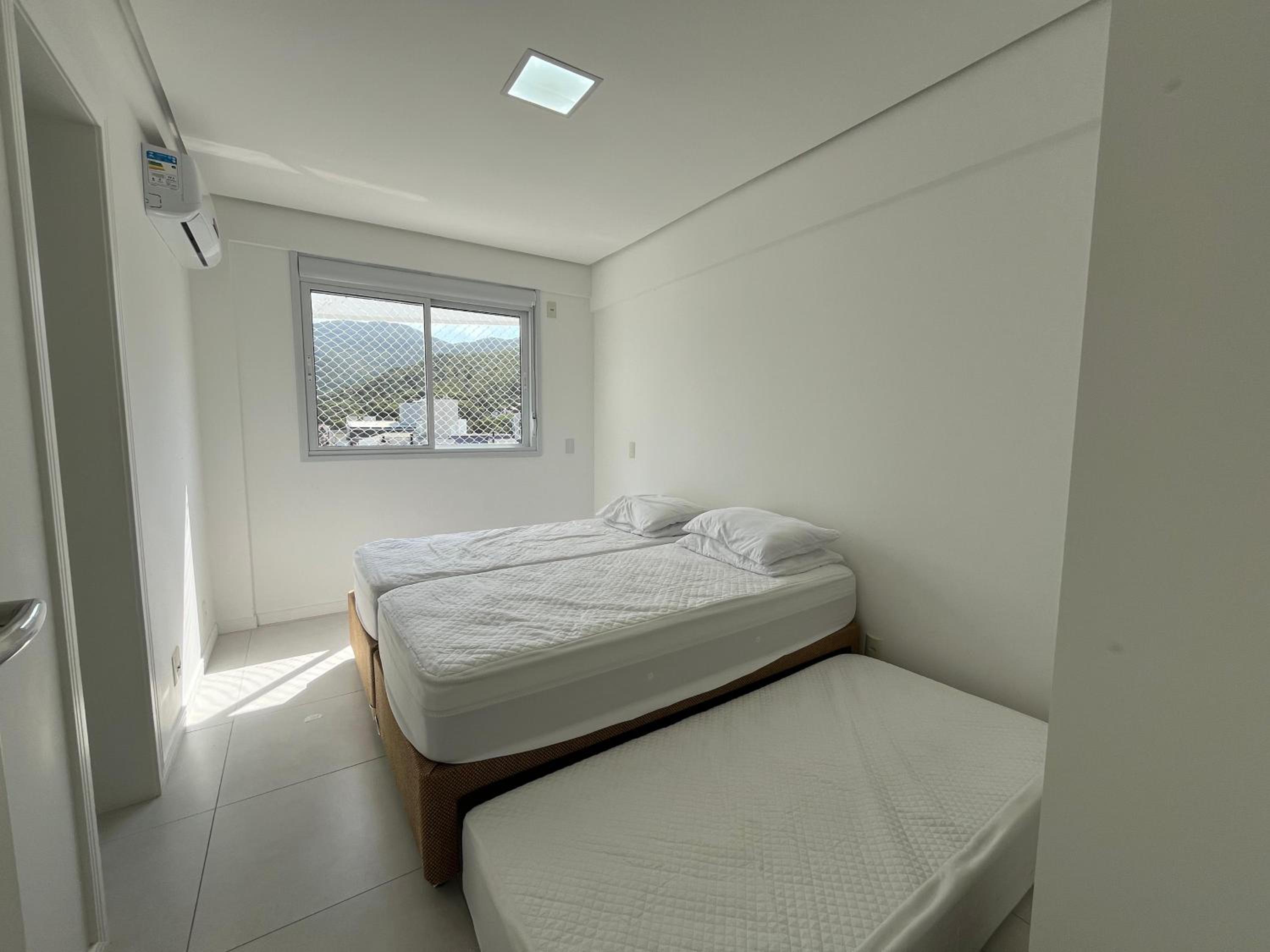 Orbe Residence - Apartamento espaçoso com duas suítes e varanda gourmet de frente para a rua, com vista para as montanhas na Praia de Palmas.