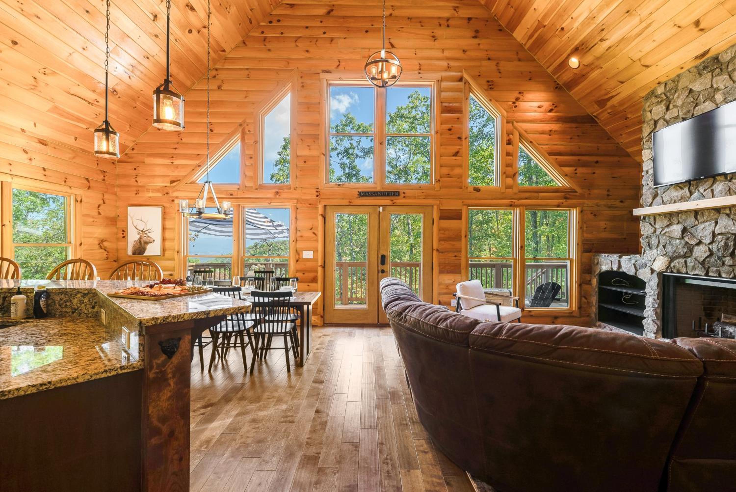 Resort-Style Cabin Escape Hottub & VIEWS! view 3