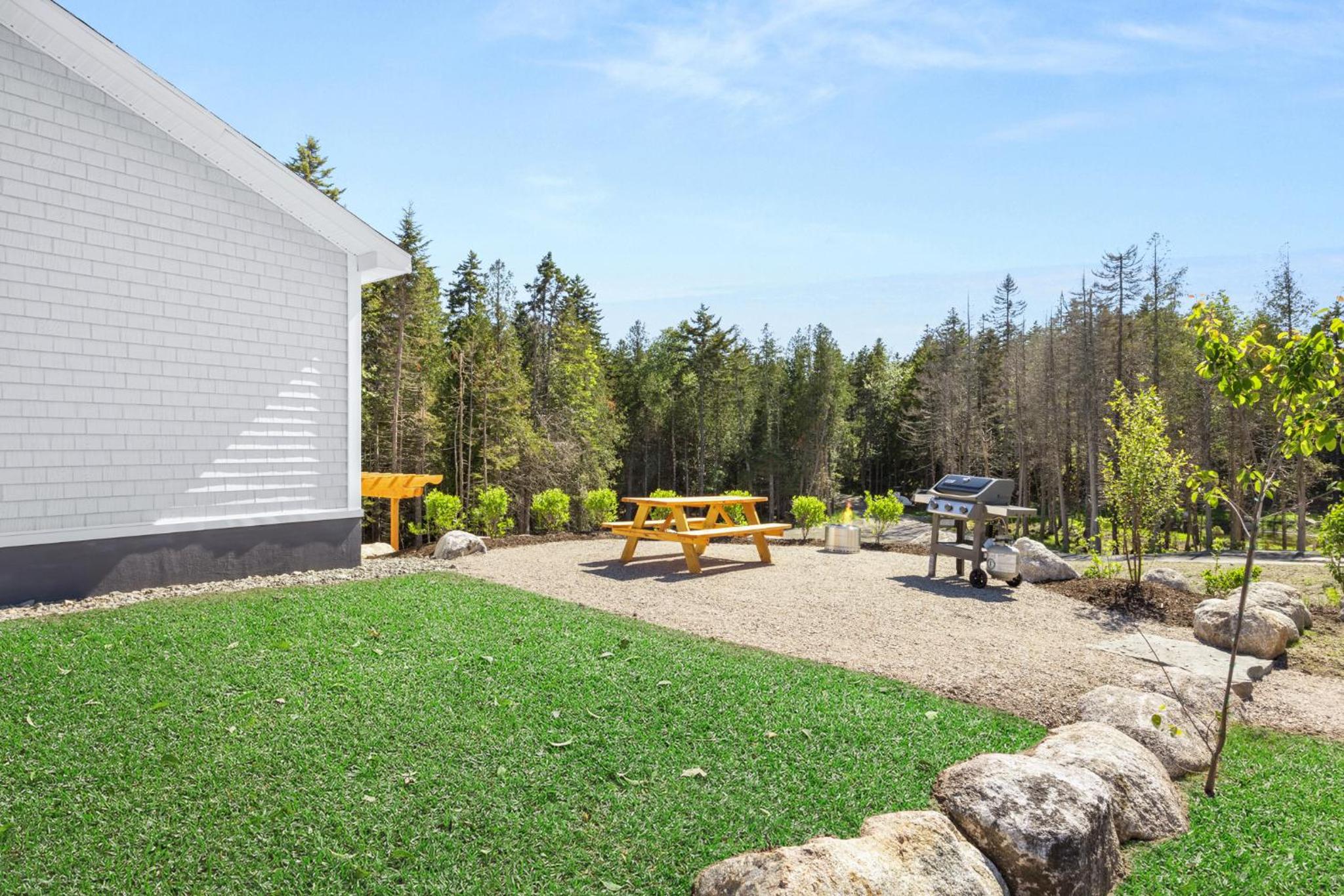 Huckleberry Hollow - Private Retreat
