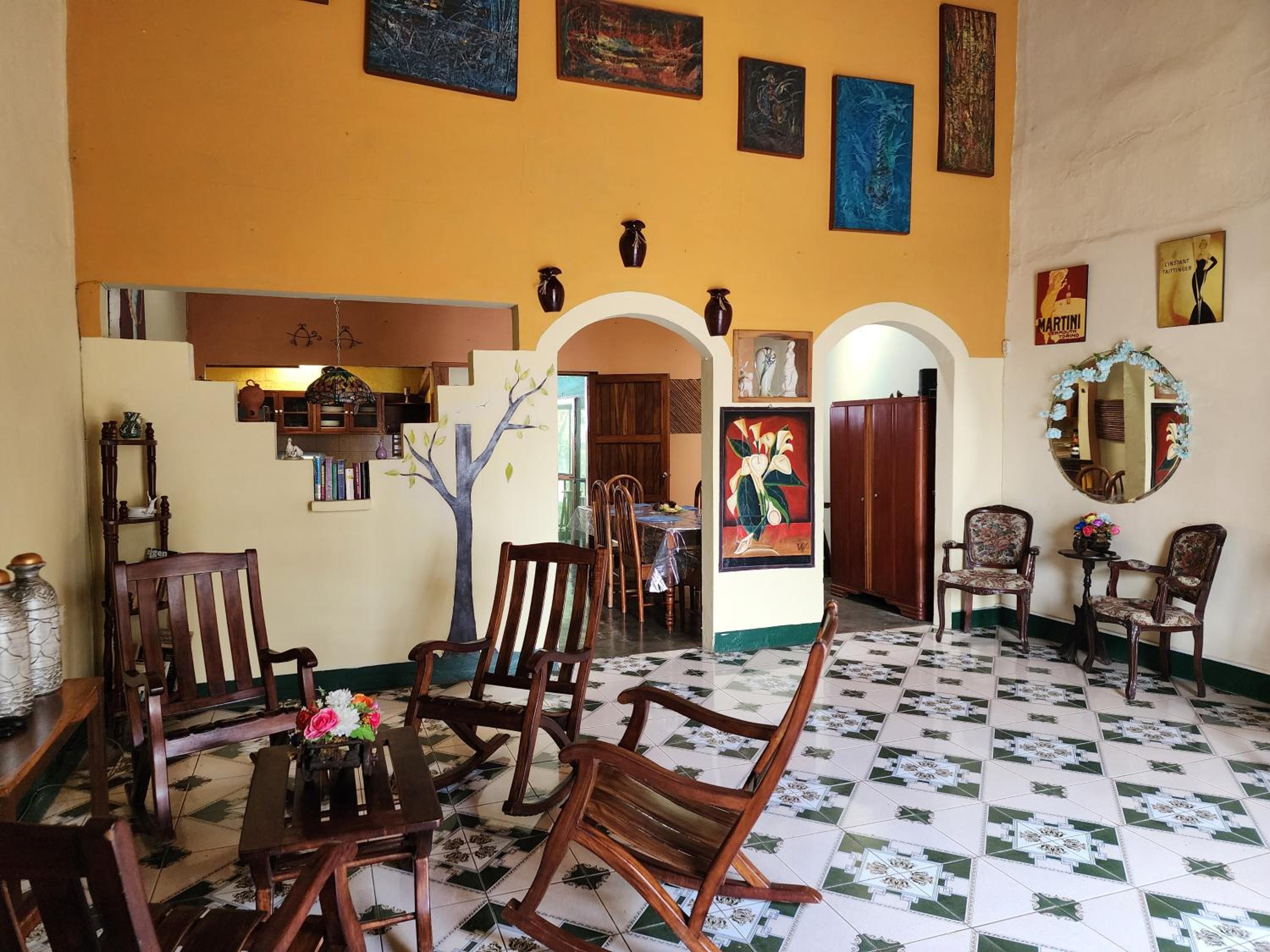 Casa familiar Privada con capacidad para 9 personas 3BR 2BA view 2