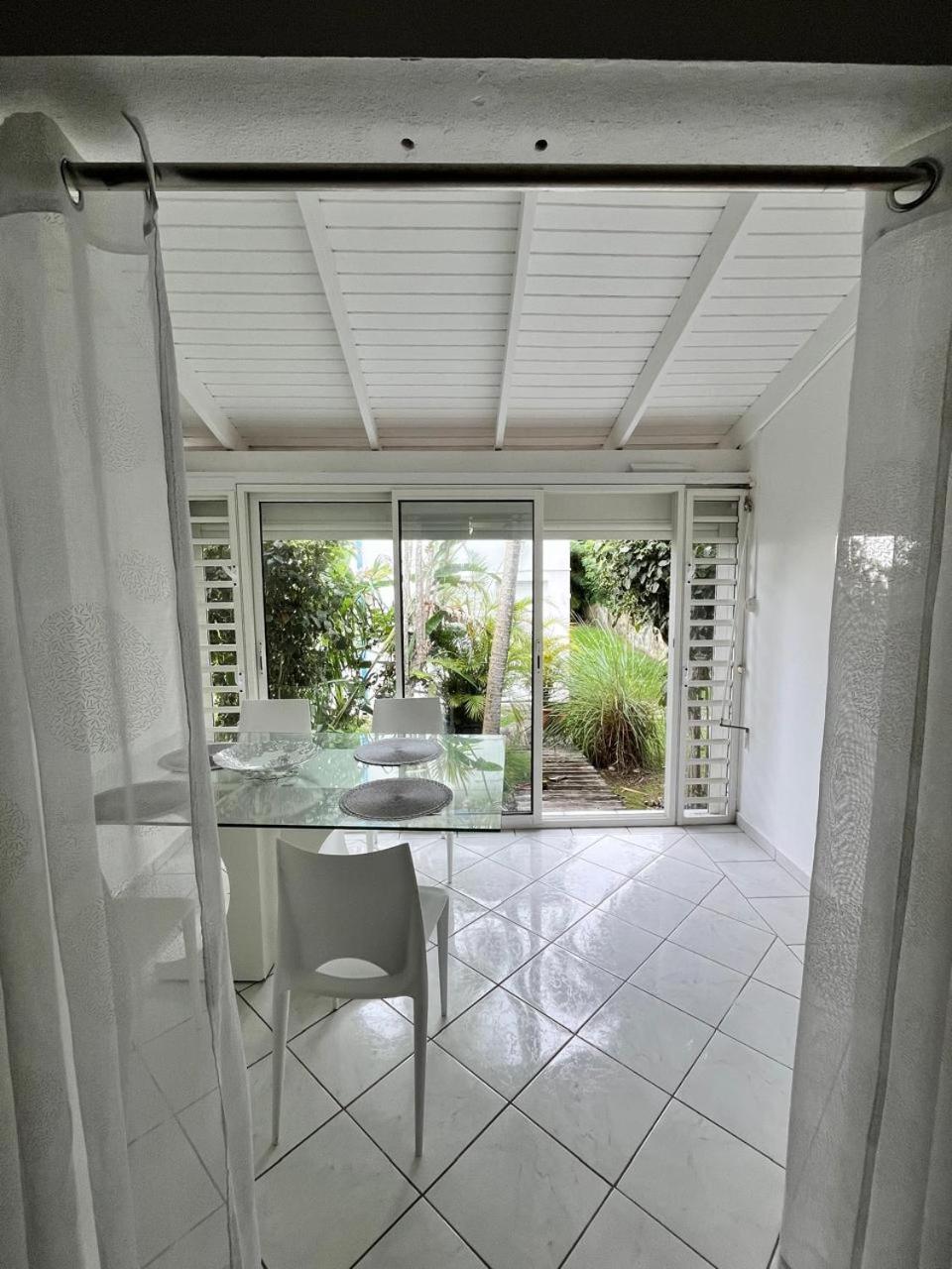 Villa Tropicale avec Piscine proche de Bois Jolan et des Plages view 3