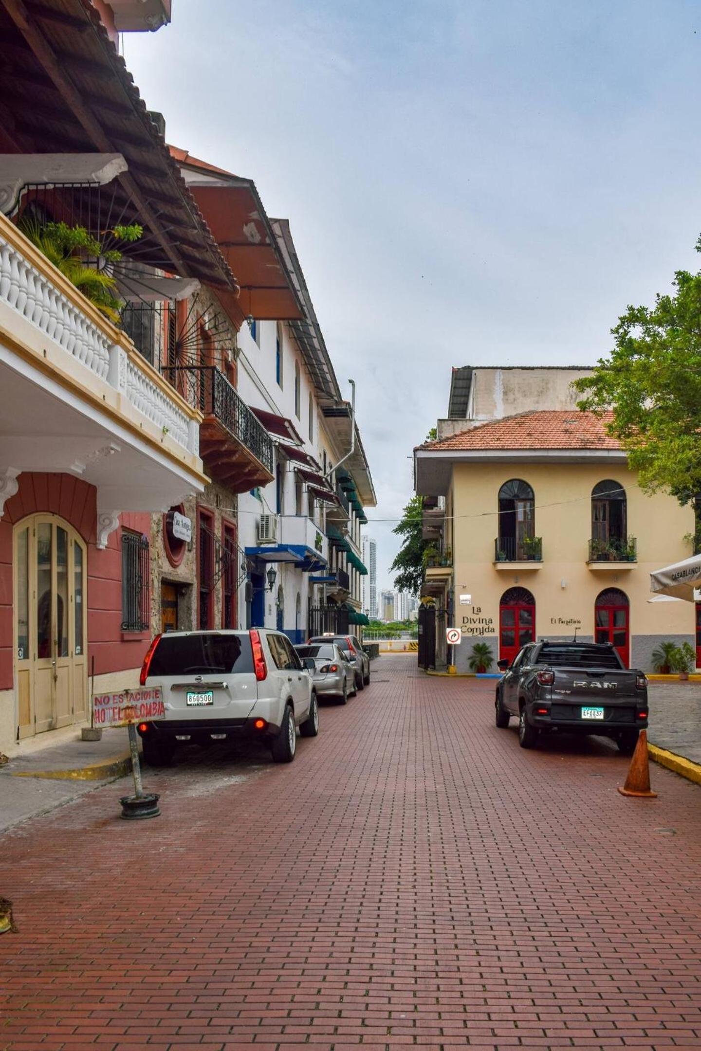 Colonial & Spacious Apto-best Location In Oldtown
