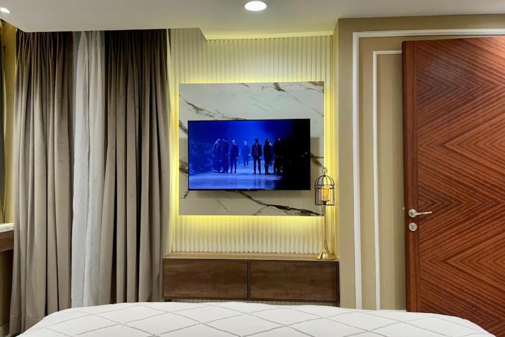 Self Check-in Smart Home 1 BHK Apt With Terrace in DHA 5